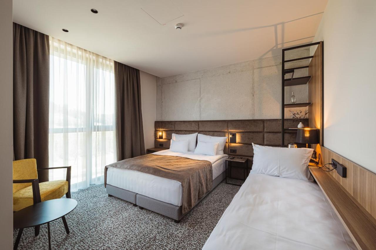 Hotel Grof Vransko Bagian luar foto