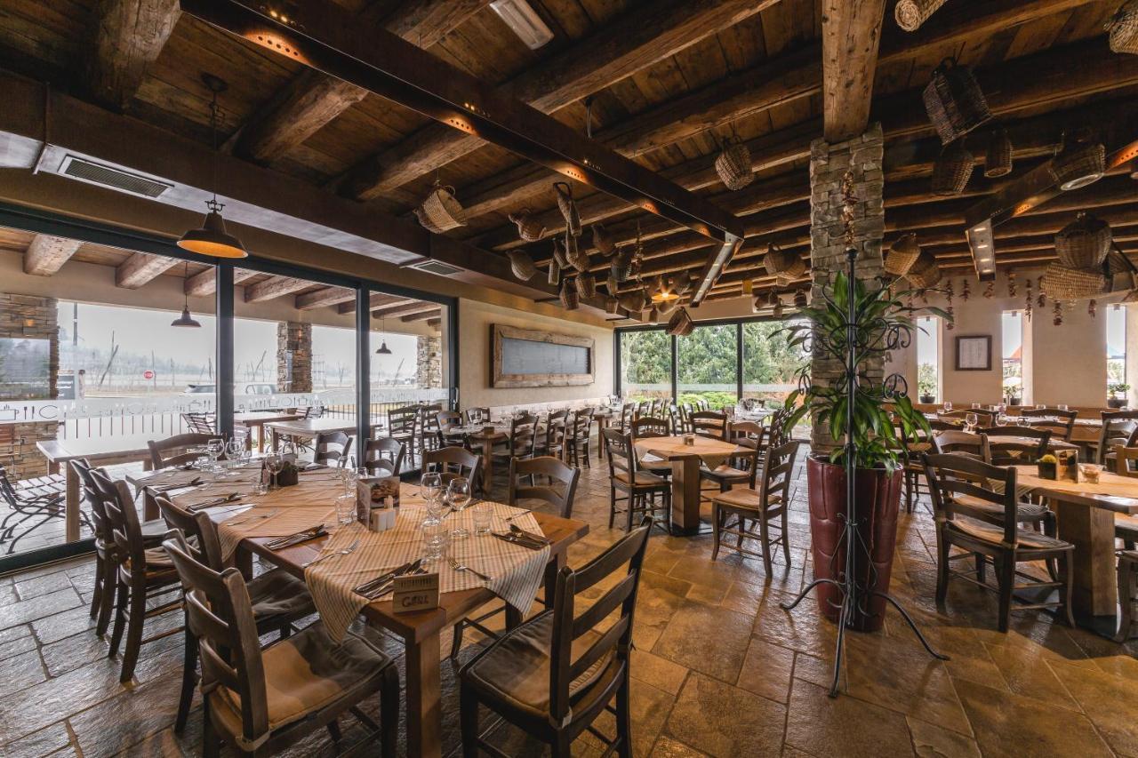 Hotel Grof Vransko Bagian luar foto